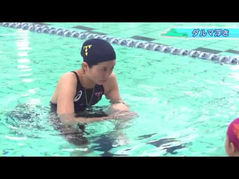 piscine-jardin-forme-rectangulaire-chaise-terrasse-couverte