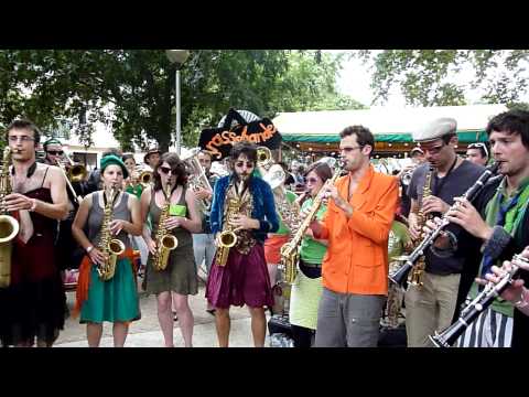 Thriller - La Grasse Bande - Festival des fanfares de Montpellier 2011