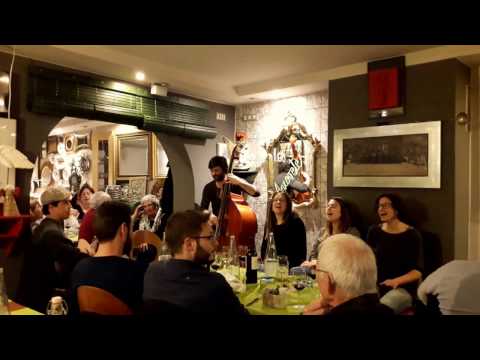 Les jolies voix des Anxovetes dans une taverna de Colera.