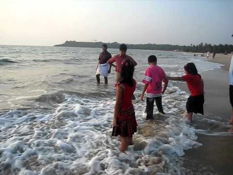 Kizhakkel family picnic at Bekal Beach in Jan 2010