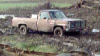 preview picture of video 'brown chevy mudding'