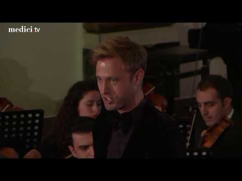 Gramophone Awards 2017: Benjamin Appl sings Millöcker's 'Dunkelrote Rosen'