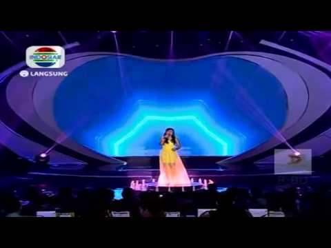 Lesti d'academi (bulan diranting cemara)