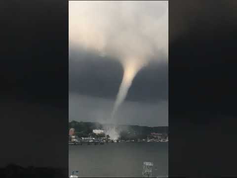 Ein Tornado hat Gestern Nachmittag in Kiel mehrere Menschen ins Wasser geschleudert.