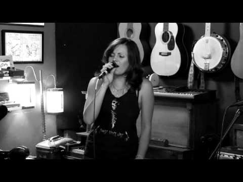 The Donnas: "Take It Off" (Live Groupee Session)