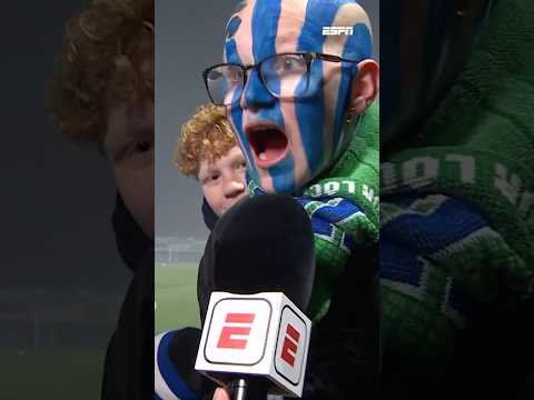 🔵⚪ Jonge fan Quick Boys hakt erop los 🕺