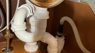 Kitchen Sink Drain Smell - Look What We Found!