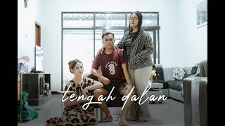 Download lagu TENGAH DALAN -  APRILIA ZAHRA SALSABILA mp3