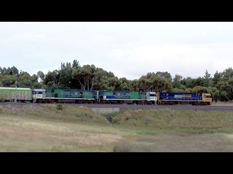 2PM5 With Two "Southern Spirit" NR Class Locomotives - PoathTV Australian Trains & Railways