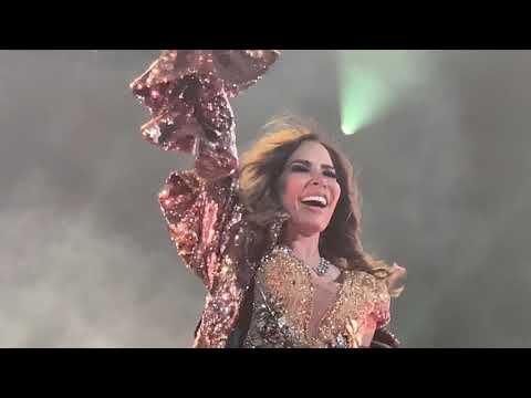 Gloria Trevi y Karol G en concierto Chicago 2019 [primer fila]