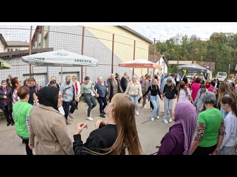 Kuhalo se, jelo i pilo, pa onda se zaigralo. Na sve strane je blistalo. Rašljani 