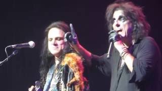 Alice Cooper Covers Bowie&#39;s &quot;Suffragette City&quot; - Falls off stage