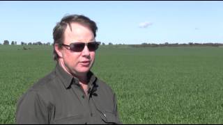 preview picture of video 'Over the Fence: Spading away non-wetting soils - Nov 2011'