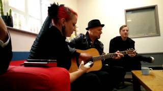 Skunk Anansie - Weak (Acoustic session with Ace during Victim video shoot)