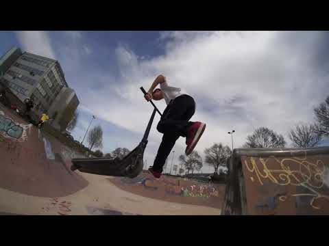 Louis - Scooter edit Avril