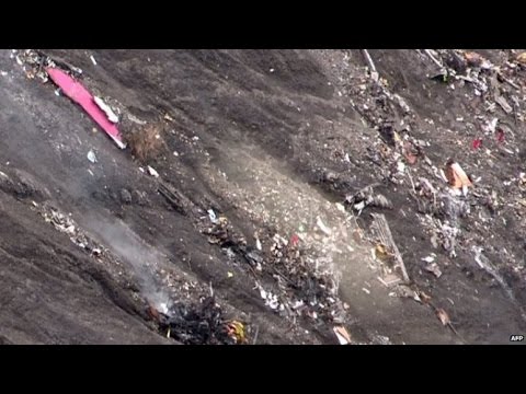 Mindenhol roncsok, darabokra hullott a lezuhant gép