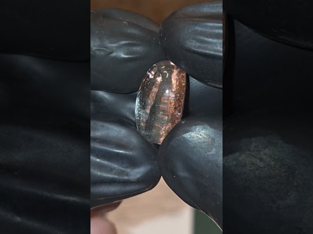 حجر كوارتز طبيعي مفحوص و موثق بشهادة مختبر