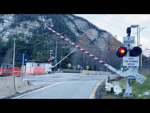 FARE MOLTA ATTENZIONE!!! PASSAGGIO A LIVELLO PERICOLOSO sulla linea del FREJUS!!!