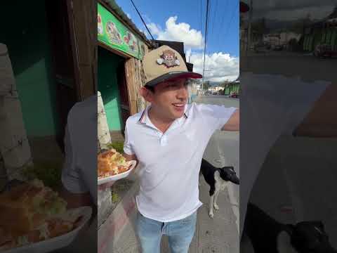 BENITO COMIENDO SHUCOS EN SAN JUAN CHAMELCO 😋🌭🇬🇹 ¿QUIÉN MÁS SE ANTOJA CON ESTE SABOR CHAPÍN? #Shucos