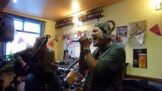 Ned&#39;s Atomic (Acoustic) Dustbin -  Stuck - The Crown Inn, Oakengates - 19/05/18