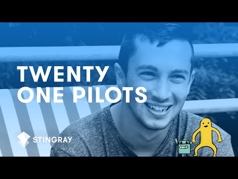 Tyler from twenty one pilots talks about bumping himself