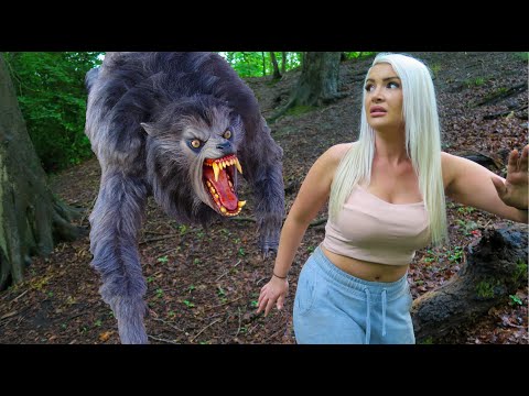 Chased By A Werewolf!! Werewolf vs Woman