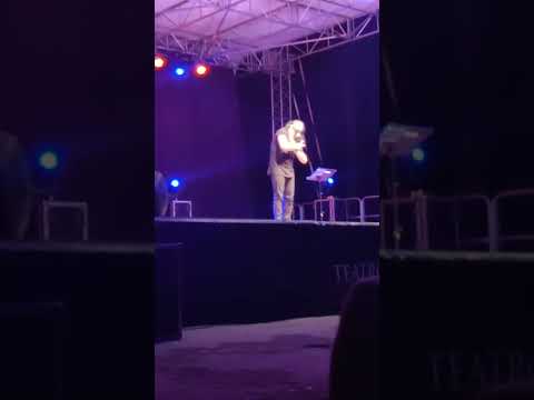 Max Angioni racconta Gesù - ATTENZIONE! reSuscita ilarità