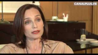 This British actress has been living in France and acting in French movies for years now. Her French is perfect and so is she.