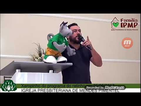 xaropinho fazendo besteira na igreja