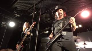 Nashville Pussy Good Night For A Heart Attack Live @u Batofar Paris 2017