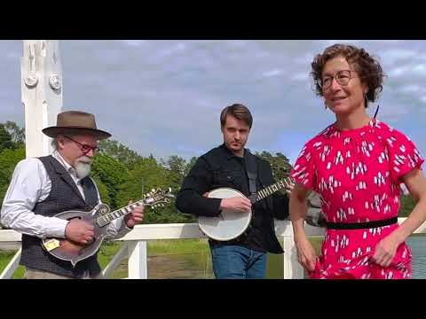 Sally Brown Jig - Miss Moonshine dancing with Wasel & the Weasels on Seurasaari Bridge, Finland