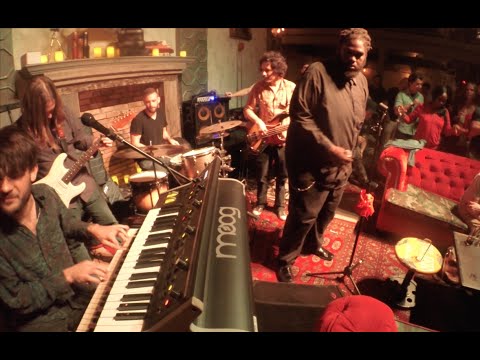 Electric Kif - Everybody Wants To Rule The World