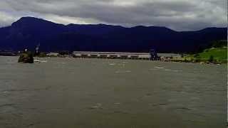 preview picture of video 'East end of the Bonneville Dam, from the Columbia River near Cascade Locks, OR.AVI'