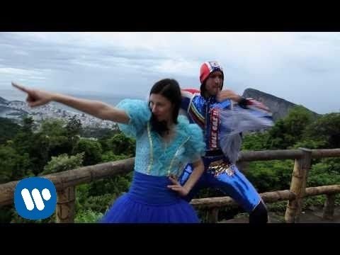 Delafe y las flores azules - Río por no llorar (Videoclip oficial)