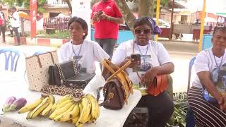 Download the video "Pendant qu'ils braquaient la banque à Kinshasa, à Kisangani la Ministre de genres, familles et ..."