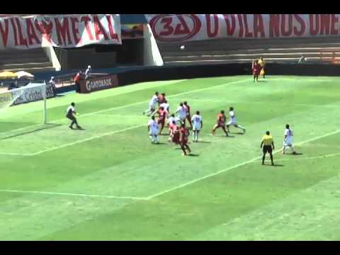 Vila Nova vence e assume liderança