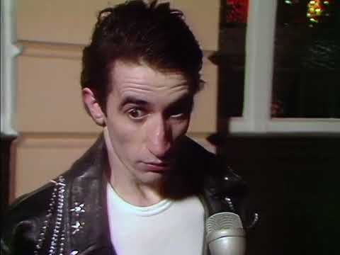 Young Ones, The S01E01: "Demolition" - Nozin' Aroun' Could Not Drink In Pubs