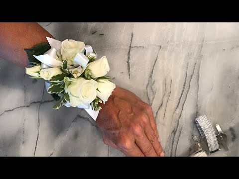 Make a Wrist Corsage DIY