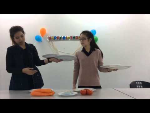 How to carry three plates at once?