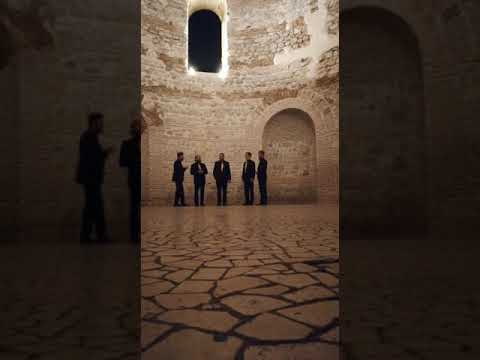 Klapa u Vestibulu - Vilo dvi jabuke