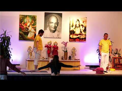 YOGA "Meditatives Halten" mit Mahavira - Yoga Vidya Mittelstufe - Live 16:15 Uhr 13.10.2021