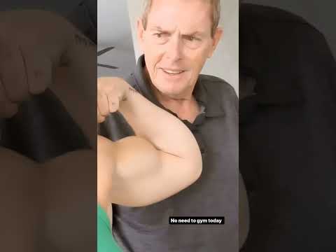 Emma's Bicep Surprise! 💪😲 Watch as Emma flexes her incredible biceps, leaving her dad in awe.#biceps