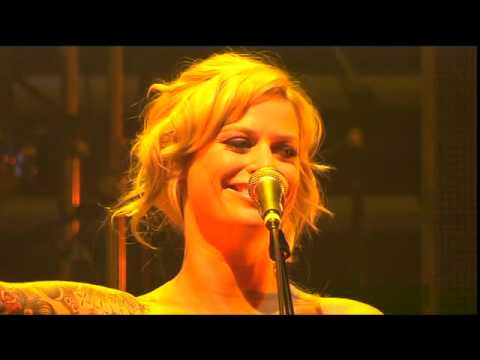 Gin Wigmore 'Oh My' at the VNZMAs 2010