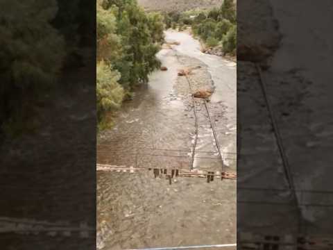 Vecinos alertan por puente colgante en mal estado en Petorca