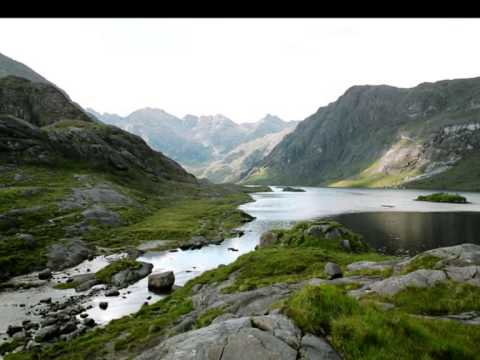 Malcolm Arnold: Scottish Dance No. 3 - Composer conducting