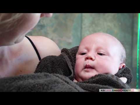 How to Bathe a Baby: The Ideal Time to Connect with Baby