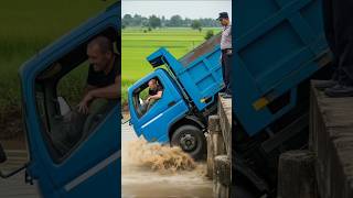 Download lagu Truk Oleng Mobil Dump Truck Muat Pasir Terperosok dan Aksi Jumping !! #shorts #trukoleng mp3