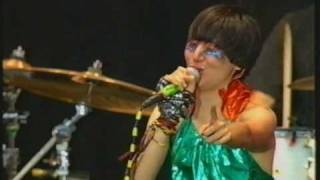 Yeah Yeah Yeahs - Turn Into (Reading 2006)