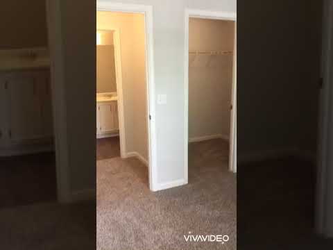 406 Upgraded Carlyle 811 sqft