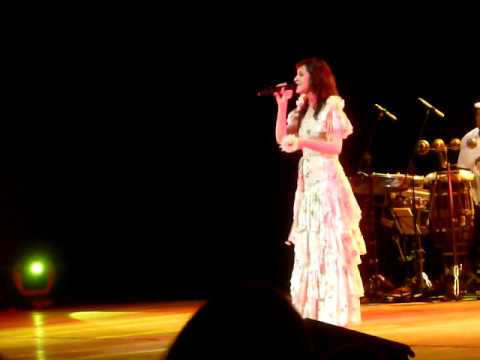 Roberta Sá e Trio Madeira Brasil - 12 Festejo / Samba pras Moças (Brasília, fev/2011)